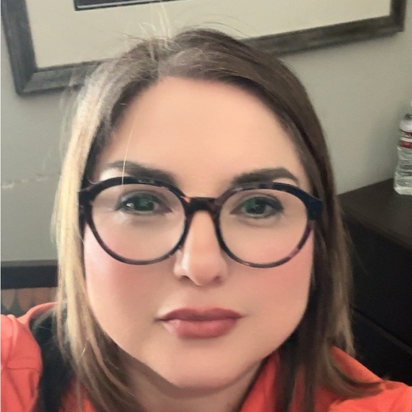 Meet your Posher, Jessica. I’m an ER nurse that likes to thrift. - Picture 1 of 7